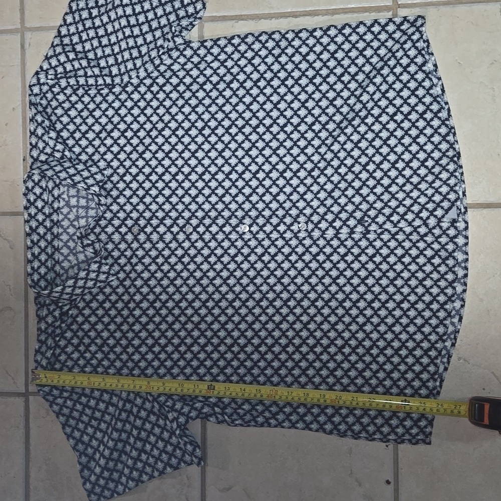 UNTUCKit Men's Navy and White Geometric Shirt Size XXL. Short Sleeves - Picture 7 of 8